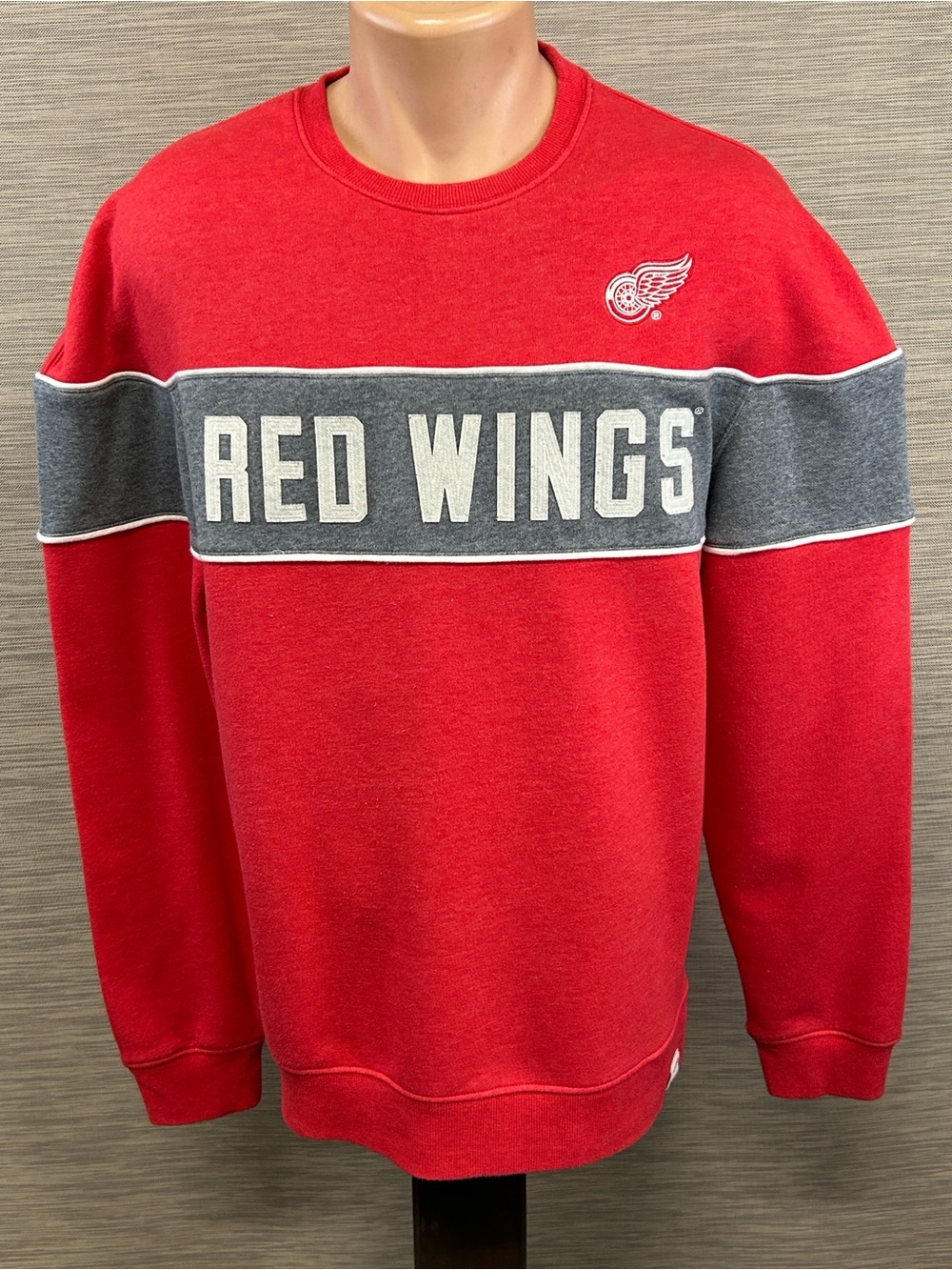 NHL Red Wings crew neck sweatshirt.  L